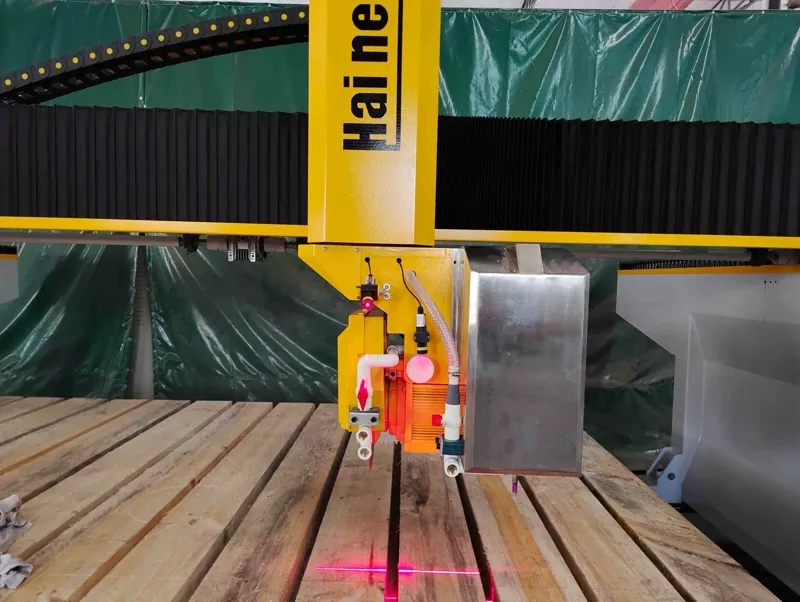Niyə 4 Oxlu CNC Körpü Saw Daş Emalı üçün Oyun Dəyişdiricidir?